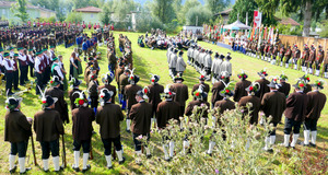 In Breitenbach gaben die Schützen des Bataillon Kufstein ihre Salutschüsse ab.