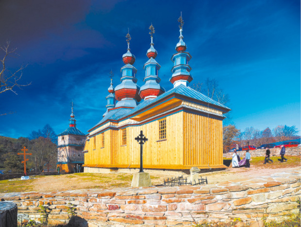 Stopp für Kulturinteressierte: die orthodoxe Holzkirche von Komancza.
