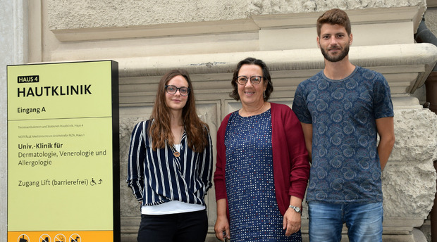 Christine Heufler (M.), Beate Posch (l.) und Dominik Klaver (r.) erforschten in Innsbruck einen Mechanismus bei Tierhaarallergien.