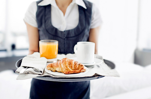 In der Hotellerie und Gastronomie sind im November die meisten arbeitslos, 83 Prozent mit Jobgarantie.
