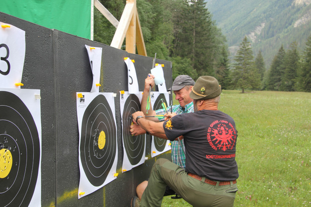 Kraft ist nötig, um die Waffen zu spannen, aber auch um die Pfeile herauszuziehen.