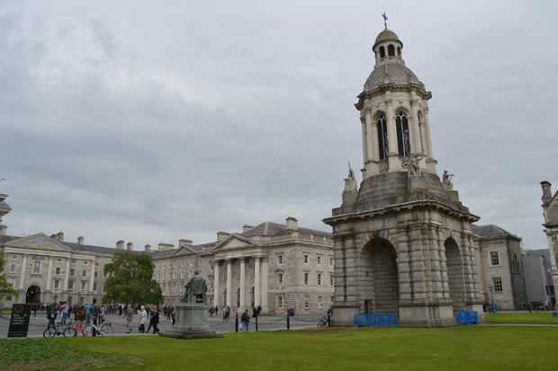 Der Glockenturm im Gelände des Trinity College.