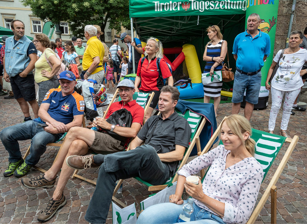Die Gäste machten es sich beim TT-Café auch in den Liegestühlen bequem.