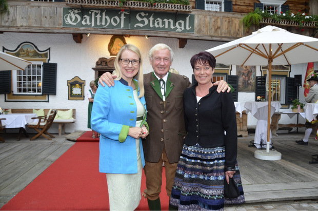Margarete Schramböck, Stanglwirt Balthasar Hauser und LT-Präsidentin Sonja Ledl-Rossmann (r.).