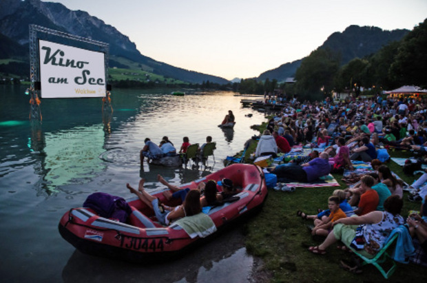 Bergdokumentation, unterhaltsame Familienkomödie oder Spaßiges für Kinder: Beim Kino am See in Walchsee wird Abwechslung in lauschiger Atmosphäre geboten.