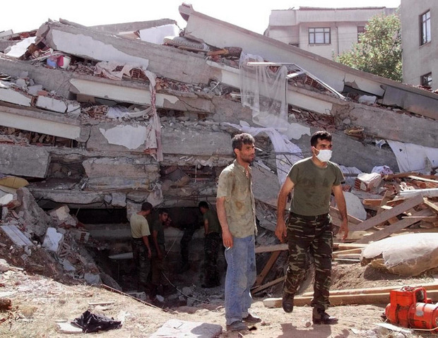 Das Epizentrum des Bebens lag 1999 rund 100 Kilometer östlich von Istanbul. Im Bild die Stadt Izmit, wo über 2000 Tote zu beklagen waren.