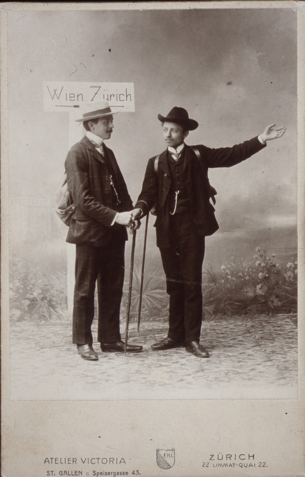 Zwei Wanderarbeiter, die sich in der Schweiz fotografieren ließen.
