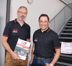 Otto Trauner und Peter Leiter (v. l.) organisierten und moderierten den Umzug.