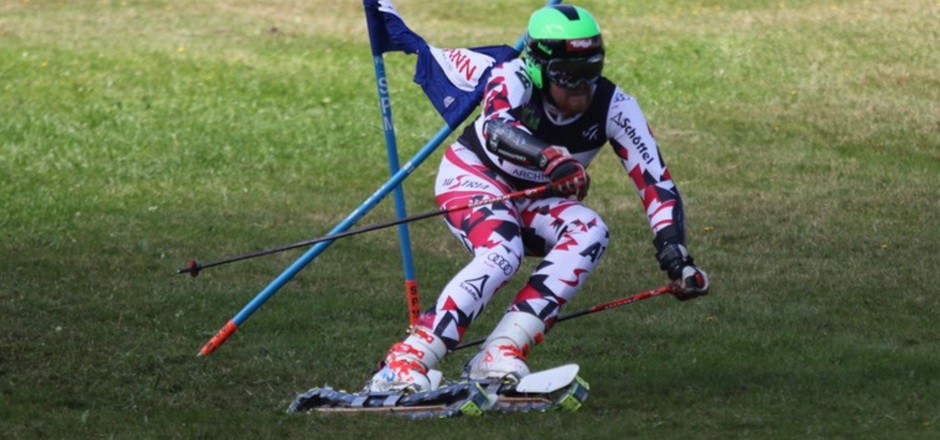 Auf dem Weg zu Bronze: Grasskiläufer Hannes Angerer aus Innsbruck ?carvte? in der Schweiz zu zwei WM-Medaillen.