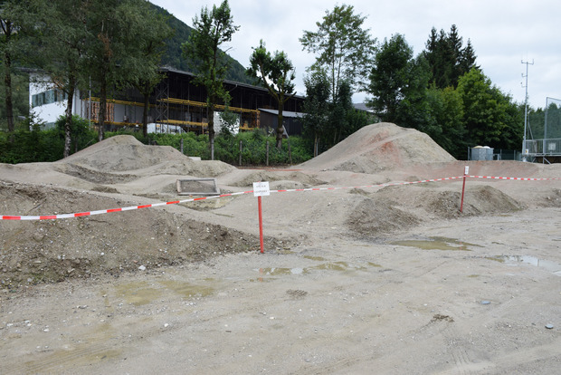 800 Kubikmeter Erde wurden verbaut, wann die Trails und Schanzen aber von der Öffentlichkeit genutzt werden können, ist derzeit aus rechtlichen Gründen noch nicht absehbar.