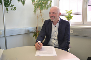 Dem Druck der Gemeinde gibt Mike Edelmann, GF der Rohrdorfer-Gruppe, nun nach.
