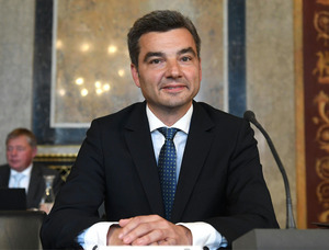 Kickl stellt auch die Überparteilichkeit von Innenminister Wolfgang Peschorn infrage.