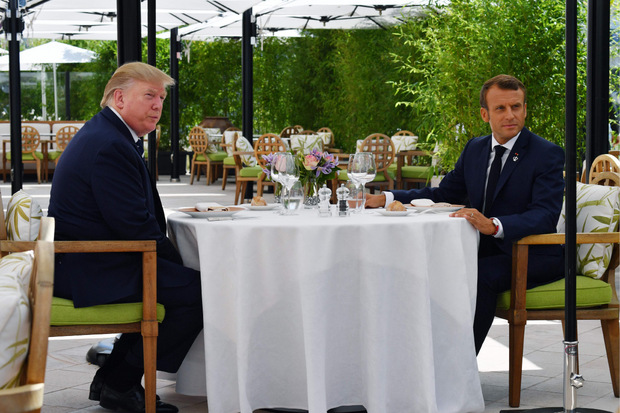 Trump und Macron bei ihrem gemeinsamen Mittagessen am Samstag.