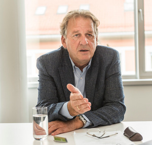„Je weiter man nach Wien kommt, desto größer wird der Anspruch auf Allmacht und der Machtrausch", so Erwin Zangerl/VP
(AK-Präsident).