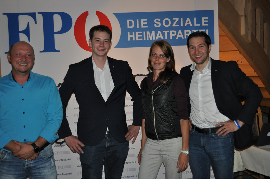Die neue Führungsspitze der Außerferner FPÖ präsentiert sich mit Manuel Winkler (Finanzreferent), Obmann-Stellvertreter Simon Fleisch, Schriftführerin Bianca Rott und Obmann Fabian Walch (v. l.).