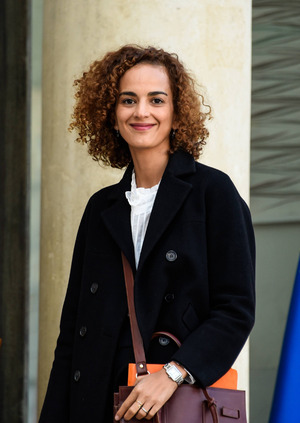 Leïla Slimani ist eine französisch-marokkanische Schriftstellerin und Journalistin. Sie wurde 1981 in Rabat geboren und lebt heute in Paris. Zuletzt erschienen: „All das zu verlieren“ (Luchterhand), „Sex und Lügen“ (btb).