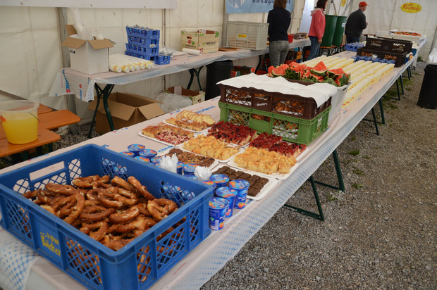 An den Labestationen stehen u. a. 200 kg Bananen und 600 l Isogetränke bereit.