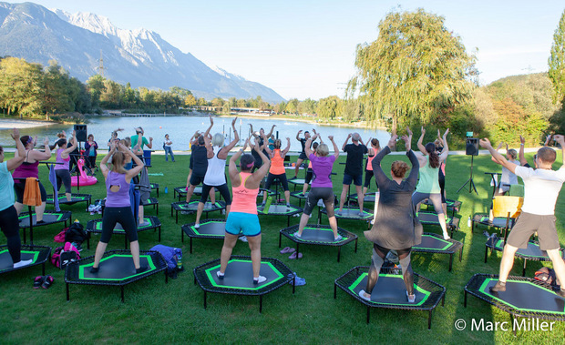"Jumping Fitness"-Open-Air: Fünf Stunden lang wird am Samstag am Baggersee für den guten Zweck geschwitzt.
