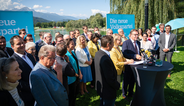 Die ÖVP will auf der Erfolgswelle schwimmen. Parteichef LH Platter und Spitzenkandidatin Margarete Schramböck peilen das sechste Mandat an.