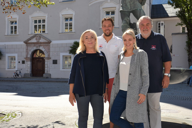 Die Dolomitenmann-Familie Grissmann hat alles im Griff: Sandra, Niki, Nina und Werner (v. l.) vor der Lienzer Liebburg.