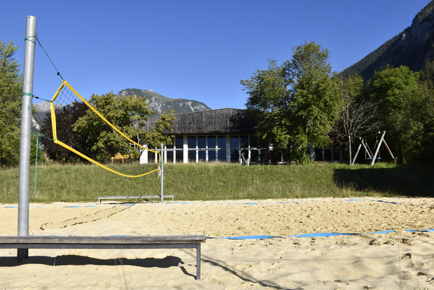 Die Nachnutzung des ehemaligen Hallenbades in Nassereith ist ein Dauerbrenner. Gut 6000 m² mitten im Ort harren der Verwertung.