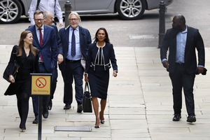 Die Anti-Brexit-Aktivistin Gina Miller (Mitte).