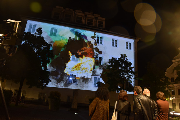 Die Fassade des Gerichts diente als Lichtspielprojektion zum Kulturzeitstart.