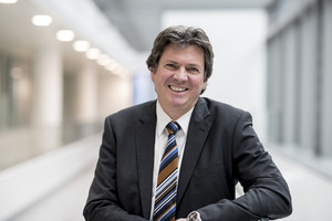 „Die Frage ist nicht, was uns das jetzt kostet. Die Frage ist vielmehr, was es uns kostet, wenn wir nichts tun“, so Stefan Deflorian
(GF Tirol Kliniken).