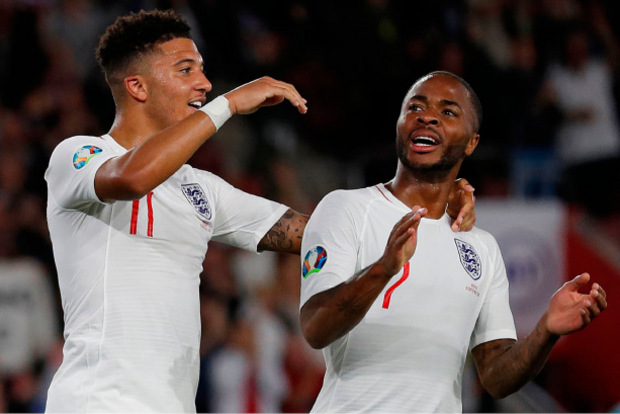 Ein Tor, drei Assists: Raheem Sterling (r.) war bei England der gefeierte Mann des Abends beim 5:3-Sieg gegen den Kosovo.