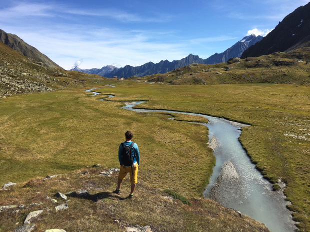 Das Hohe Moos, an dessen Ende noch die Hütte zu erahnen ist.