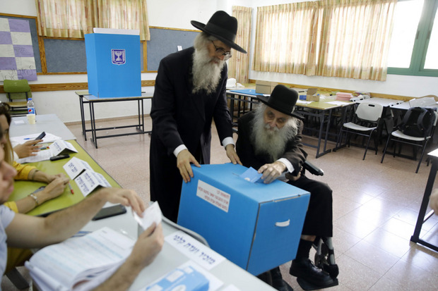 Ultra-orthodoxe Juden wählten bei der Wahl in Israel in der Stadt Bnei Brak.
