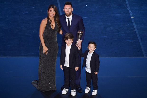 Weltfußballer Lionel Messi feierte mit seiner Familie den sechsten Titel - Rekord!