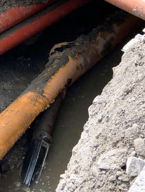 Ein Bohrkopf riss ein großes Loch in die Leitung, Gas strömte aus und gelangte über das Erdreich in das Gebäude.