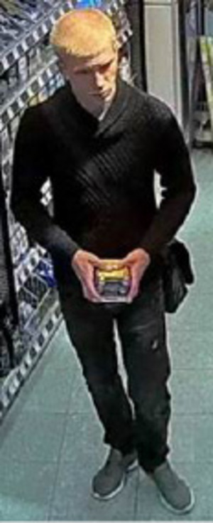 Dieser Mann soll in 13 Tiroler Drogeriemärkten wertvolle Kosmetika gestohlen haben.