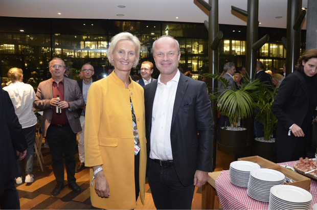 Kommunikativ: Moser-Holding-Vorstand Silvia Lieb mit dem VÖZ-Präsidenten Markus Mair (Styria Media Group).