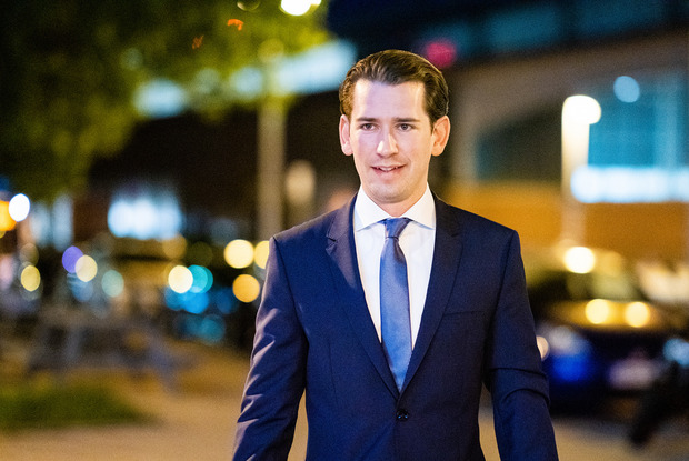 Sebastian Kurz schließt inhaltlich an die türkis-blaue Koalition an und grenzt sich von Ex-FPÖ-Minister Herbert Kickl scharf ab.