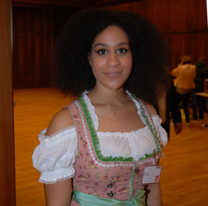 Aaliya Steiner (17), angehende Hotelkauffrau, macht Lehre mit Matura.