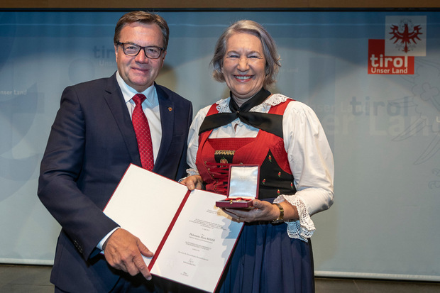 Galeristin Philomena Maria Maier erhielt das Österreichische Ehrenkreuz.