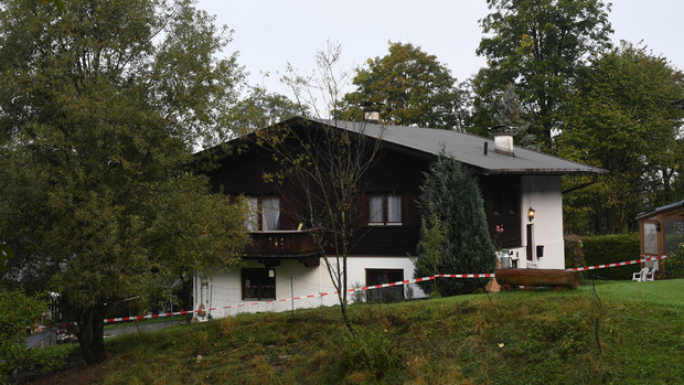 Die Gegend um das Einfamilienhaus wurde abgesperrt.