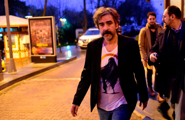 Deniz Yücel bei seiner Freilassung.