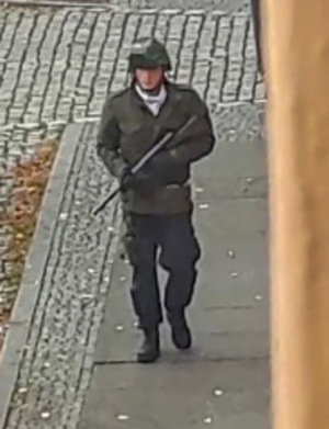 Der mutaßliche Terrorist auf einem Video-Screenshot des ATV-Studios Halle.
