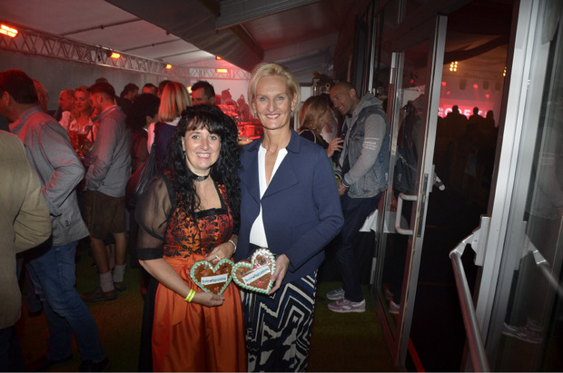 MOHO-Vorstand Silvia Lieb mit Carmen Petz (l.).