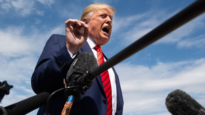 „Sie haben uns nicht im Zweiten Weltkrieg geholfen, sie haben uns nicht mit der Normandie geholfen.“ Mit einer absurd anmutenden Aussage in Richtung Kurden, versuchte sich Trump zu rechtfertigen.