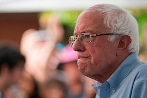 Bernie Sanders will nach einem Herzinfarkt etwas kürzer treten.