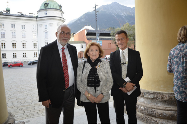 Professor Peter Fritsch und seine Frau Esther (Israel. Kultusgemeinde) mit Vizerektor Peter Loidl (r.).