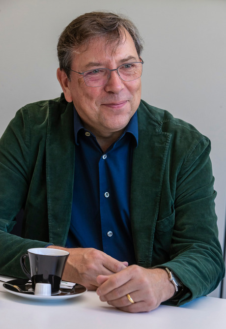 „Auch im Dritten Reich funktionierte die ,old boy connection‘. Man hat sich gegenseitig Aufträge und Geld zugeschanzt.“
Manfred Grieger (Histroriker)
