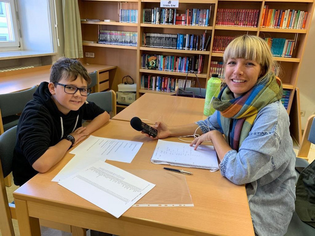 Julian Kircher und Dekanatsjugendstellenleiterin Petra Egger bei der Arbeit.