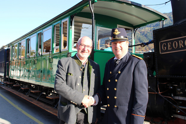 Heino Seeger von der Tegernsee-Bahn (links) und der Salzburger Gunter Mackinger engagierten sich für die Achenseebahn.