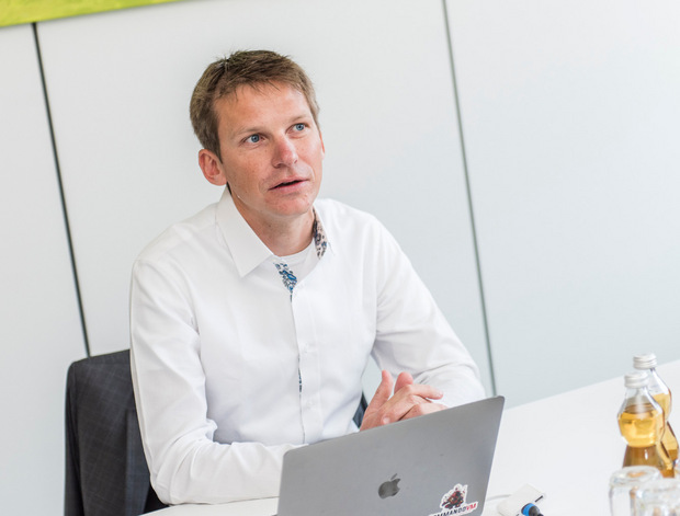 „Es nützt einem Unternehmen die beste Firewall nichts, wenn ein Mitarbeiter die falsche E-Mail öffnet.“
David Winkler (Ethical Hacker)