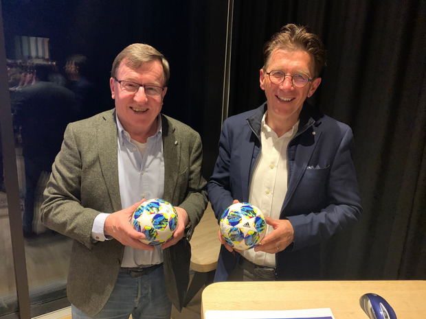 In Sölden gab UEFA-Direktor Martin Kallen (rechts, mit Jack Falkner) Einblicke ins Milliarden-Business Fußball.
